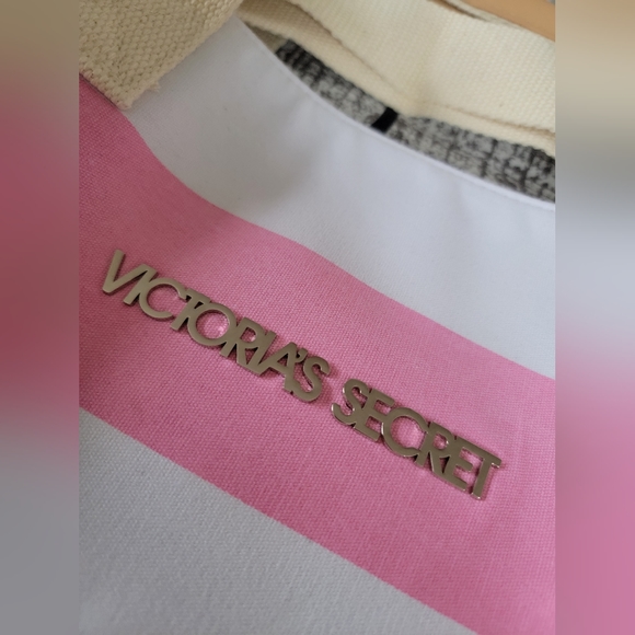 NWT Victoria's Secret Stripped Weekender Tote - Picture 3 of 7